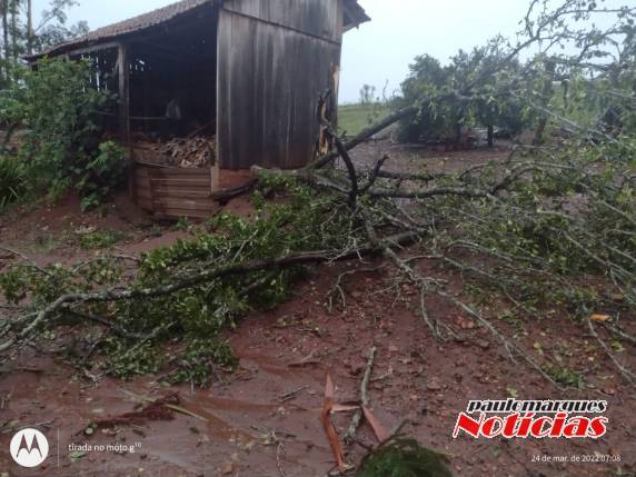 Temporal provoca danos na cidade e no interior de Três de Maio - foto 4