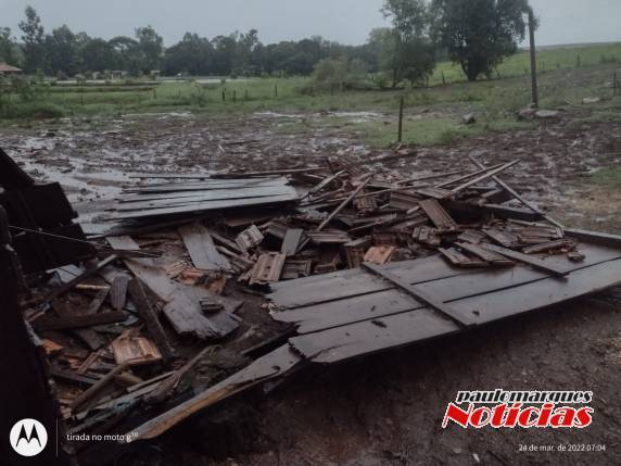 Temporal provoca danos na cidade e no interior de Três de Maio - foto 3