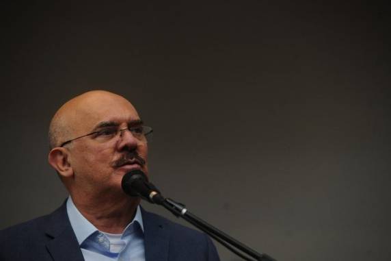 Cobrança de propina em dinheiro e um quilo de ouro teriam sido feitas a prefeitos em troca de recursos para a construção de creches e escolas