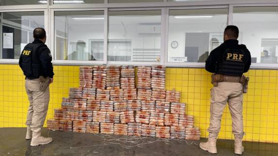 A carga avaliada em R$ 32 milhões estava escondida no fundo falso de um caminhão