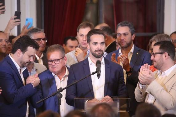 Anúncio também incluiu permanência no PSDB; movimento permite que Leite esteja apto a concorrer a outros cargos nas eleições de outubro