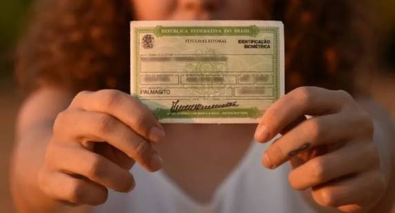 Com o aplicativo e-Título é possível baixar o documento sem sair de casa