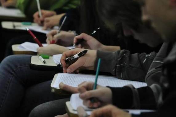 São mais de 360 vagas disponíveis para todos os níveis de escolaridade
