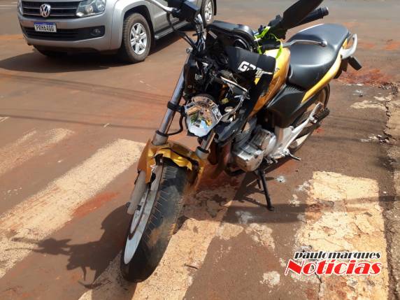 Casal fica ferido em acidente envolvendo motocicleta e micro ônibus, no Centro de Três de Maio - foto 2