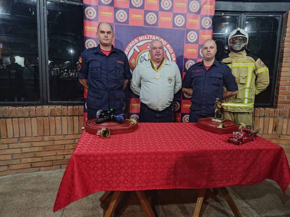Presidente da Ass. Corpo de Bombeiros Voluntários de Três de Maio, recebe homenagem em Ijuí - foto 3