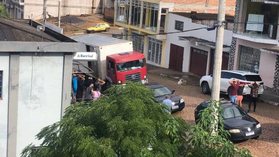 Assalto a agência bancária com reféns termina com um criminoso morto no sul do RS - foto 3