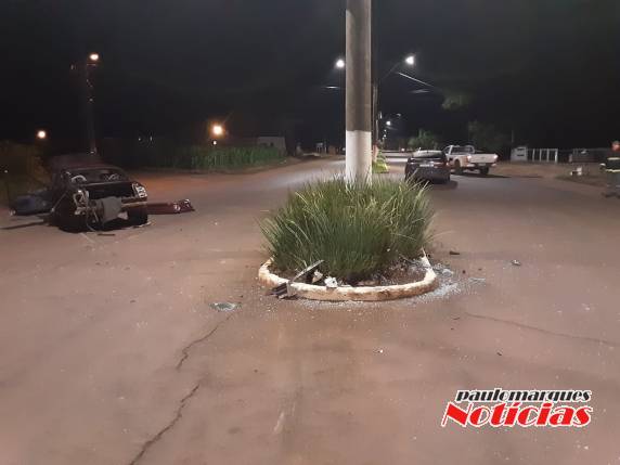 O acidente ocorreu no início da madrugada deste sábado