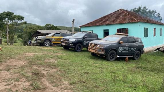 Cerca de 60 policiais estão entre o sul do Estado e o Vale do Rio Pardo para tentar encontrar três ladrões; um deles está ferido