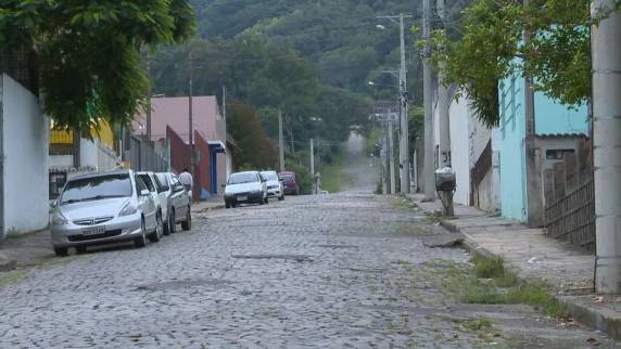 Homem, de 26 anos, foi encontrado pela Brigada Militar tentando reanimá-la e confessou o crime. Ele foi preso em flagrante.