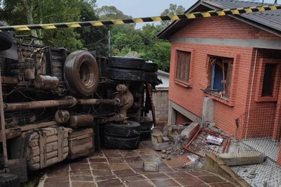 Apesar do susto, imóvel está à venda e não tem moradores