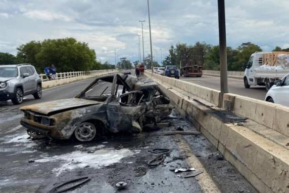 Veículo se envolveu em batida na altura do km 99, no sentido Capital-Interior