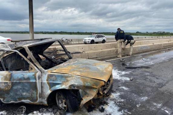 Veículo se envolveu em batida na altura do km 99, no sentido Capital-Interior