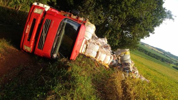 Empresário relata sérios problemas com estrada de acesso a sua empresa, no interior de Três de Maio - foto 2