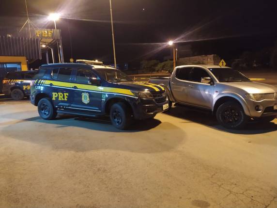 Ele foi surpreendido pela polícia durante o golpe, quando aguardava a vítima para receber o documento do carro que trocou por uma camionete clonada