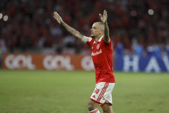 Na despedida de D'Alessandro, Inter vence o Fortaleza por 2 a 1 - foto 2