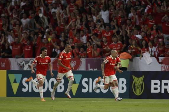 Na despedida de D'Alessandro, Inter vence o Fortaleza por 2 a 1 - foto 4