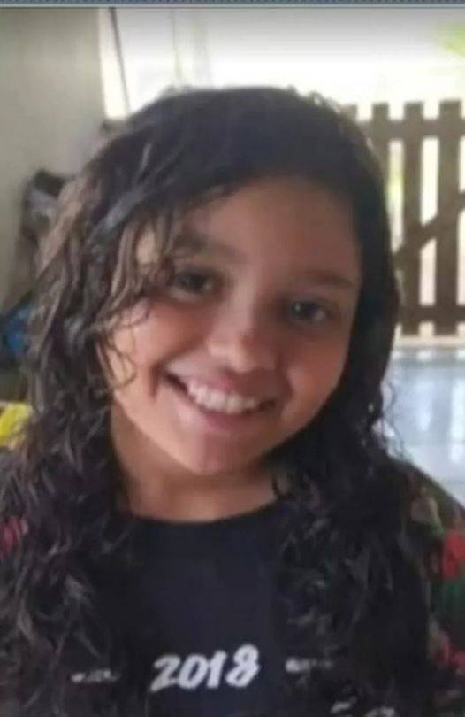 Criança de 11 anos passou o mês de abril inteiro sem comparecer à unidade de ensino. Ela foi encontrada morta na quinta-feira (14).