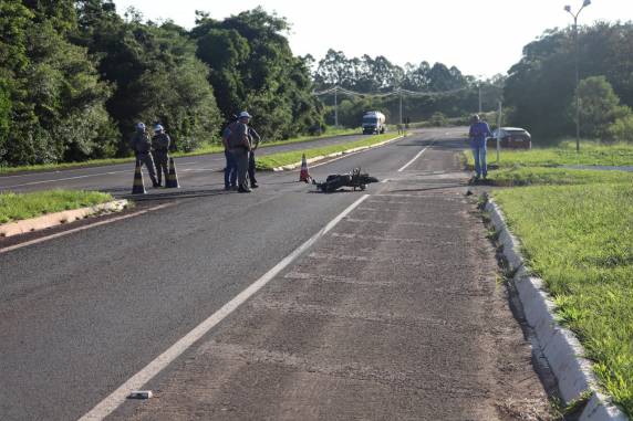 Motociclista fica gravemente ferido em acidente no trevo de acesso a Três Passos - foto 3