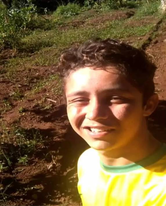 Vilmar Antônio Machado de Oliveira, 20 anos, saiu de casa na manhã do dia 21 de dezembro e não foi mais visto. A polícia não tem pistas do paradeiro do rapaz.