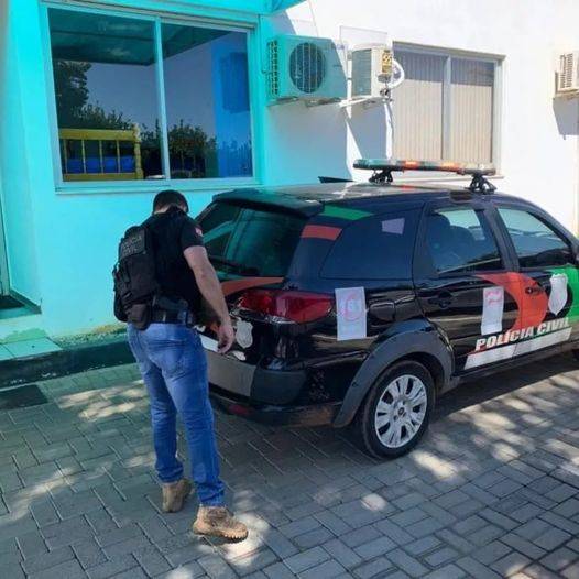 Garota de 13 anos foi encontrada na casa do pai, em Xanxerê. Policial foi morto a facadas em outubro em São Miguel do Oeste.