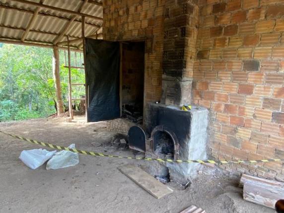 Após 13 horas de julgamento, ré foi livrada dos três crimes aos quais respondia