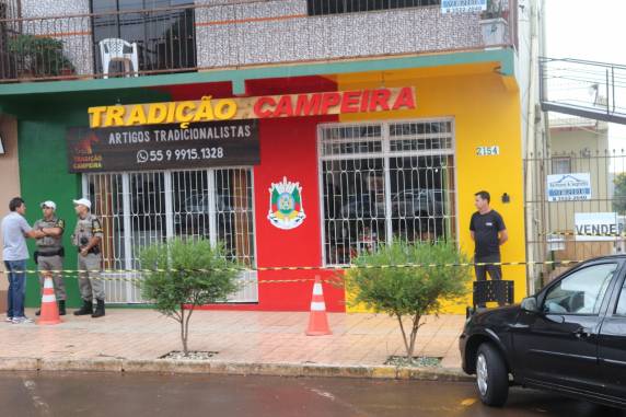 Mulher, de 55 anos, foi agredida e morta na loja Tradição Campeira, por volta do meio-dia desta quinta-feira (28)