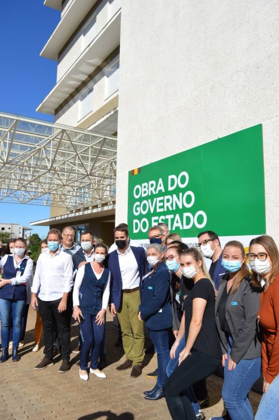 Ex-governador Eduardo Leite visita Hospital Vida & Saúde - foto 3