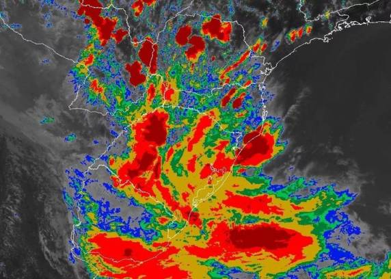 Evento climático ocorrerá no Estado e em Santa Catarina entre terça e quinta-feira, com risco de inundações e enxurradas