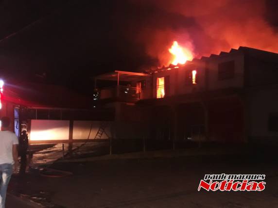 Incêndio destrói residência da família do ex-prefeito Fischer, em Três de Maio; VEJA VÍDEO - foto 2