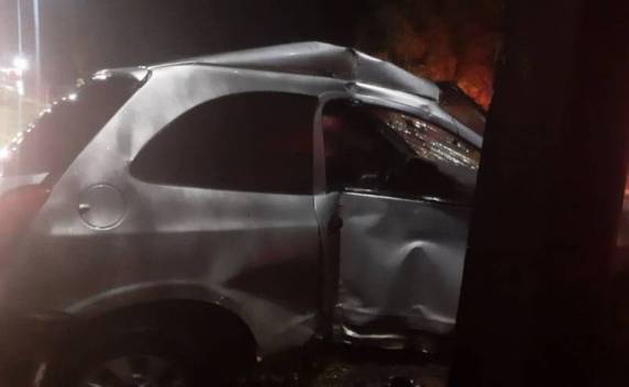 Motorista perde controle do veículo e colide em poste na avenida Salgado filho