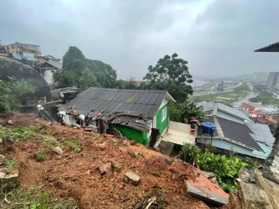 Chuva causa estragos em mais de 90 municípios de SC e estado tem mais de 170 desabrigados - foto 3