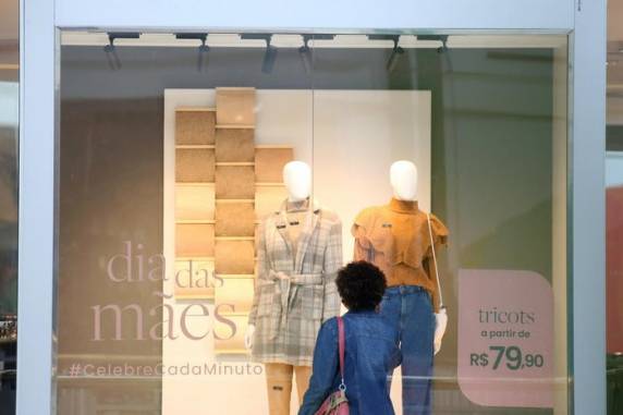 Expectativa é de alta de 13% no faturamento em relação ao ano passado. Maior movimento nas lojas é esperado a partir desta quinta-feira
