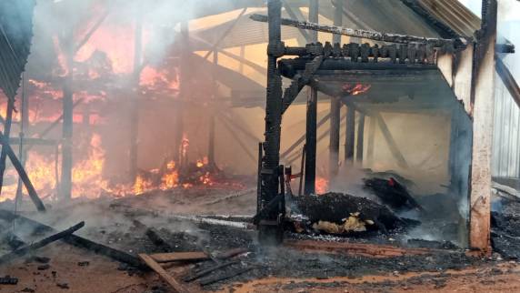 Incêndio destrói galpões no interior de Nova Candelária - foto 2