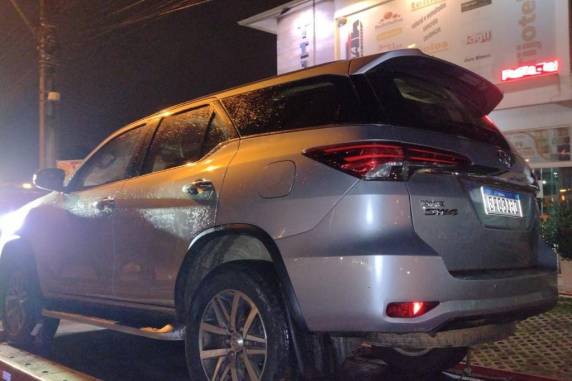 BM intercepta veículo clonado com explosivos no porta-malas e apreende mais de R$ 25 mil em Gravataí - foto 3