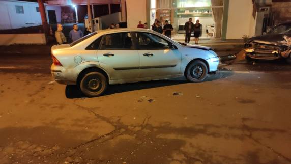 Colisão entre veículos deixa feridos na Av. Tuparendi em Santa Rosa - foto 3