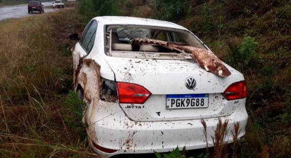 Veículo saiu da pista e capota na ERS-135 entre Sertão e Getúlio Vargas - foto 2