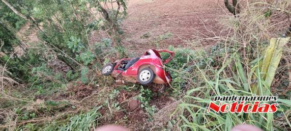 Mulher morre em colisão frontal entre carro e caminhão na BR 472 em Santa Rosa - foto 4