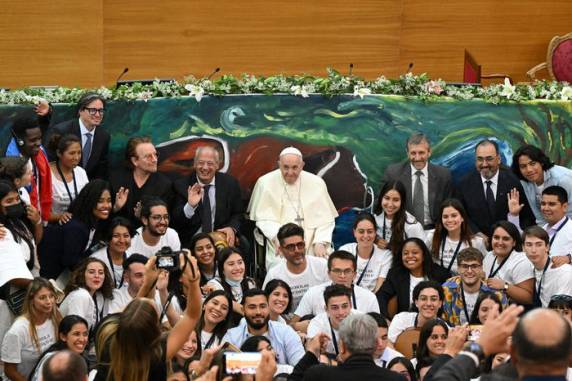 Vocalista do U2, Bono, e outros artistas participaram da ação