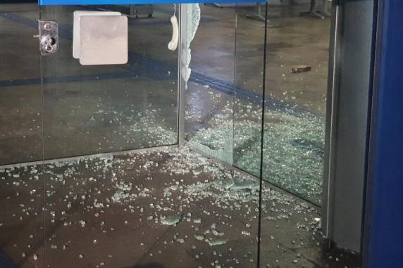 Criminosos arrombam agência bancária na zona sul de Porto Alegre - foto 3