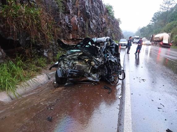 Motorista de uma GM Montana morreu no local do acidente