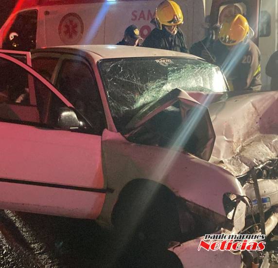 A colisão envolveu dois veículos em Linha Salto