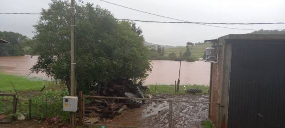 Com grande volume de chuvas rios invadem propriedades rurais na região - foto 3