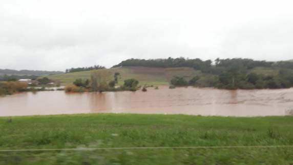Com grande volume de chuvas rios invadem propriedades rurais na região - foto 2