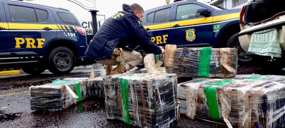 PRF prende cinco traficantes e apreende mais de 400 quilos de maconha em duas ações na BR 386 - foto 4