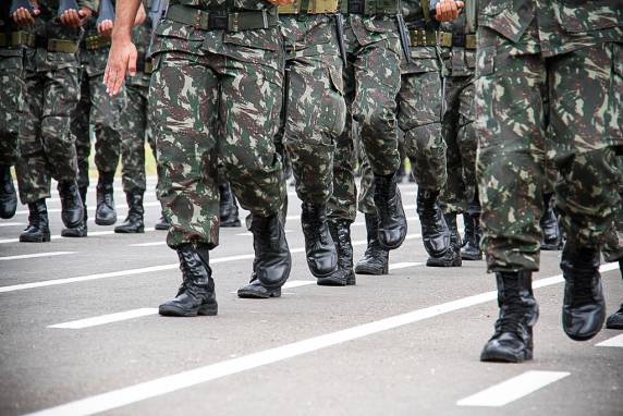 Aumento no salário dos militares é quase cinco vezes maior do que a média das carreiras federais e o dobro do que todas as categorias do funcionalismo brasileiro