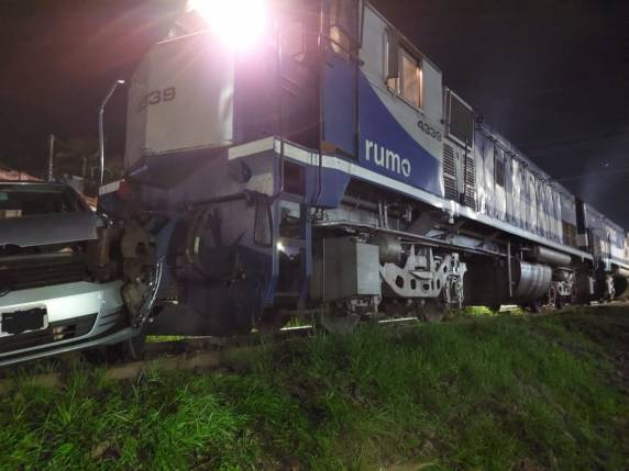 Acidente envolve automóvel e trem em Cruz Alta na noite da segunda - foto 2