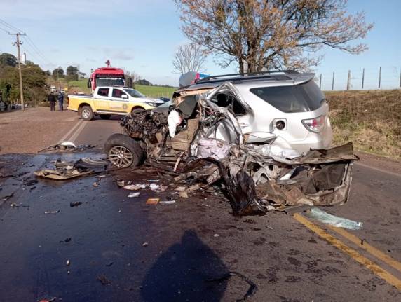 Acidente envolvendo caminhonete e caminhão deixa homem gravemente ferido em Passo Fundo - foto 2