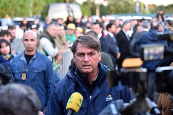 Presidente da República havia justificado decisão de se ausentar para evitar levar 