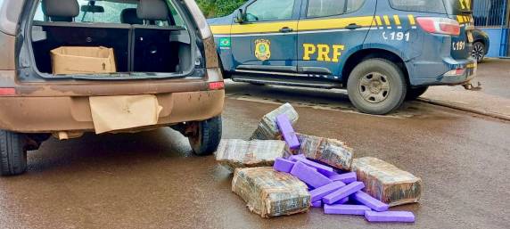 Ele passou a madrugada dirigindo e dormiu quando já estava detido dentro da unidade policial