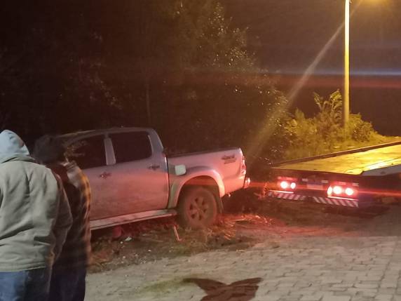 Condutora perde cotrole de caminhonete e invade casa em Soledade - foto 4
